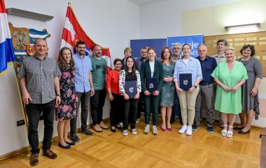 prijem_ucenice_broncane_medalje_barbara_mila_lana_vz_zupanija_2023 2.jpg