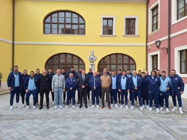 100425_futsal prijem_1.jpg