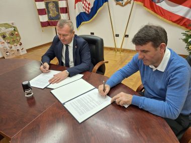 Potpisivanje ugovora 2.jpg