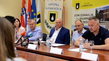 Ljubeica potpisivanje ugovora 11.jpg