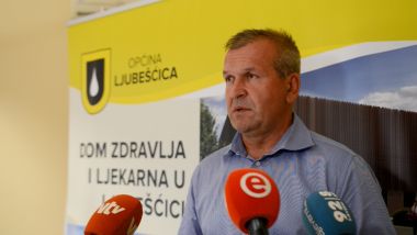 Ljubeica potpisivanje ugovora 3  kopija.jpg