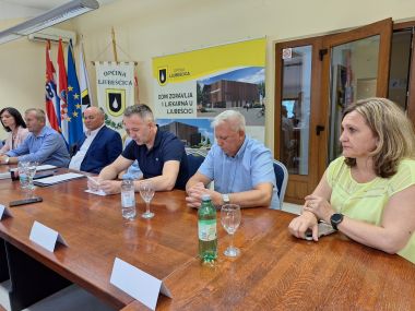 Ljubeica potpisivanje ugovora 5  kopija.jpg