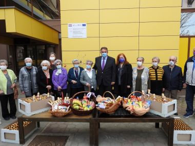 dom_umirovljenika_za_starije_uskrs_darivanje_2021 5.JPG