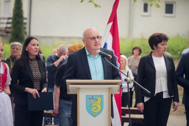 brigadni general Dvekar etnica 2.JPG