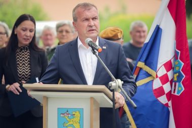 brigadni general Dvekar etnica 4.JPG