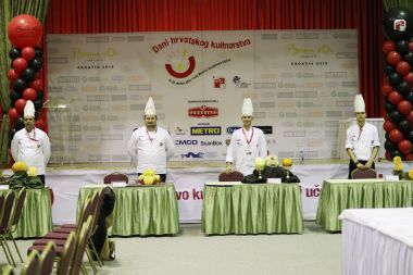 Dravno prvenstvo kuhara - live carving 1.jpg