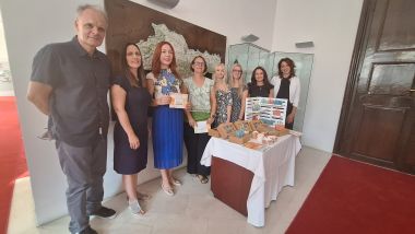 bastina_pod_svjetlima_grada_suvenir_svijece_zavrsna_konferencija_kolovoz_2024 4.jpg