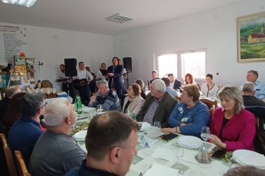 izlozba_zlatna_kaplljica_novi_marof_madjarevo_2023 12.jpg