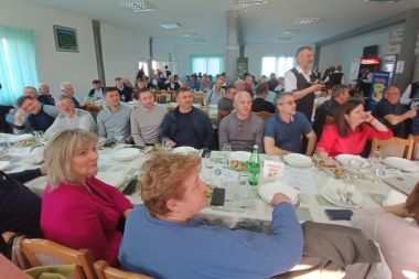 izlozba_zlatna_kaplljica_novi_marof_madjarevo_2023 13.jpg