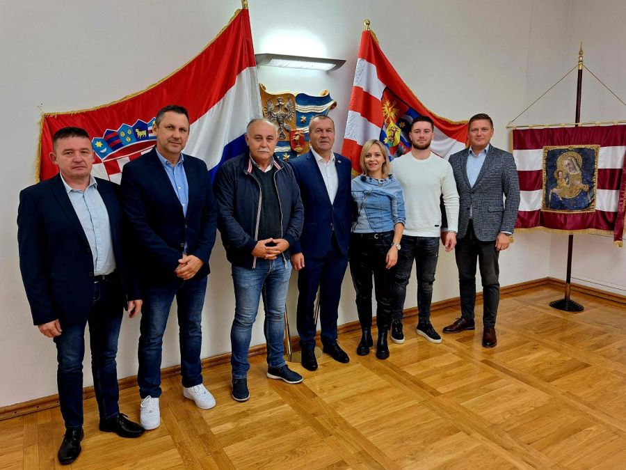 Župan Anđelko Stričak priredio prijem za Nevenku Vincetić i Marina &Scaron;imeka, članove Hrvatske frizerske reprezentacije