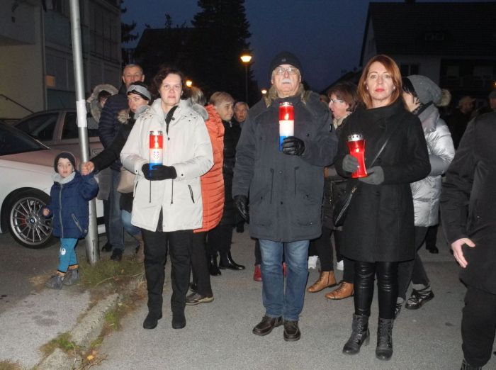 U Varaždinu dostojanstvena kolona sjećanja na žrtve Vukovara i &Scaron;kabrnje
