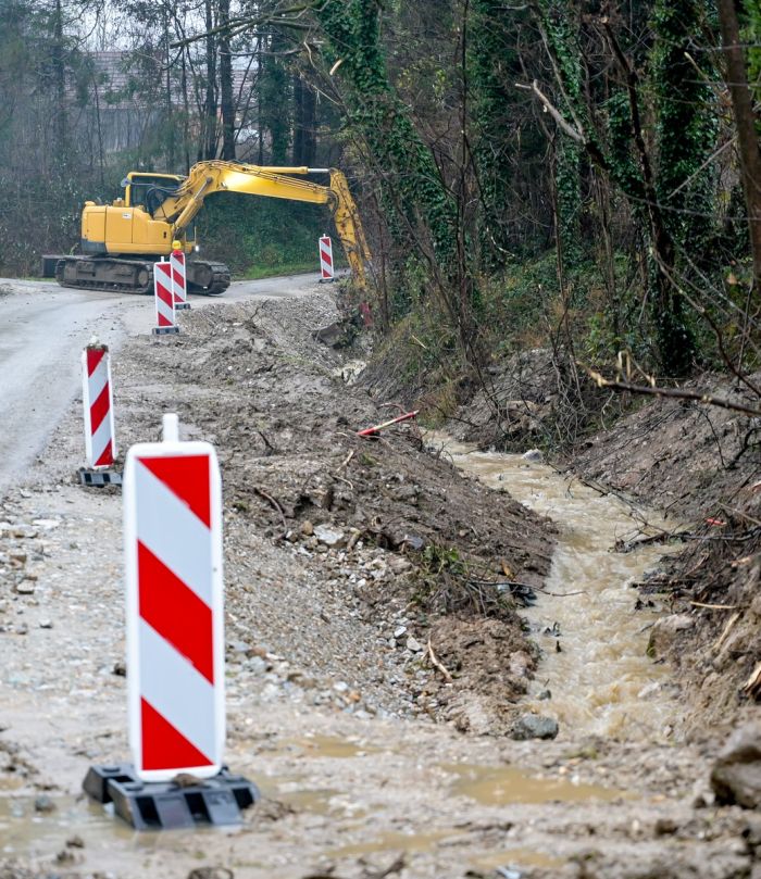 Župan Stričak u pratnji gradonačelnika Ivanca Batinića  te direktora  Hrvatskih voda VGO-a za gornju Muru i Dravu Reze i ravnatelja ŽUC-a Osonjačkog obi&scaron;ao sliv potoka Ivanečke Željeznice