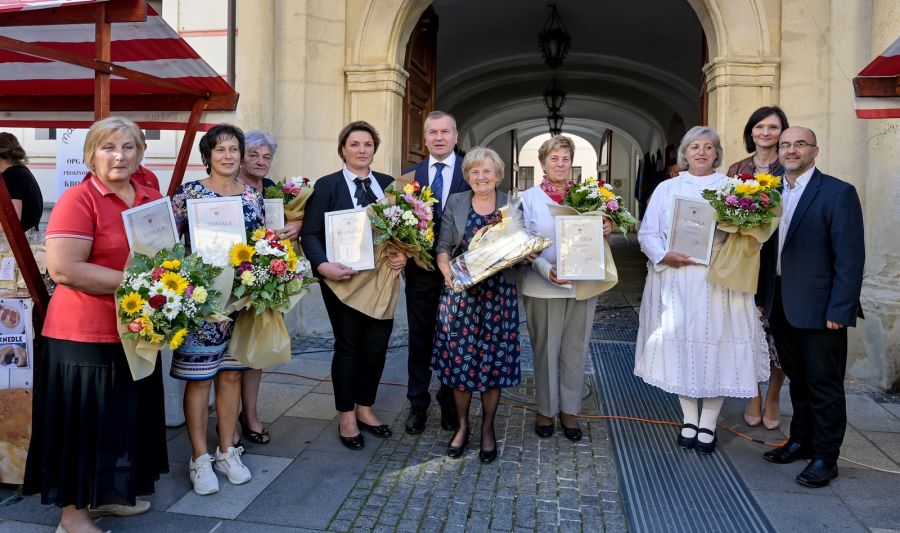 Podjelom priznanja, prigodnim degustacijama te prezentacijom OPG-ova obilježen, Međunarodni dan ruralnih žena, ovogodi&scaron;nja pobjednica natječaja &bdquo;Ženska kreativnost u ruralnom životu&rdquo; je Mirjana Podbojec iz Maru&scaron;evca