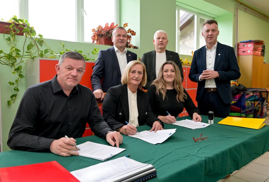 Potpisani ugovori za izgradnju &scaron;kolske sportske dvorane Područne &scaron;kole Svibovec Podravski