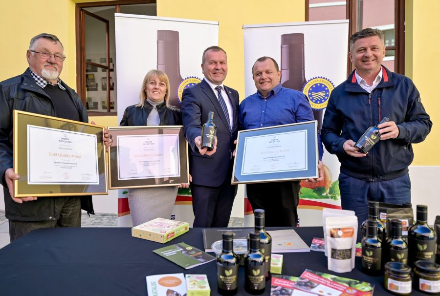 Nova tri zlata Varaždinskog bučinog ulja na prestižnom Monde Selectionu u Bruxellesu