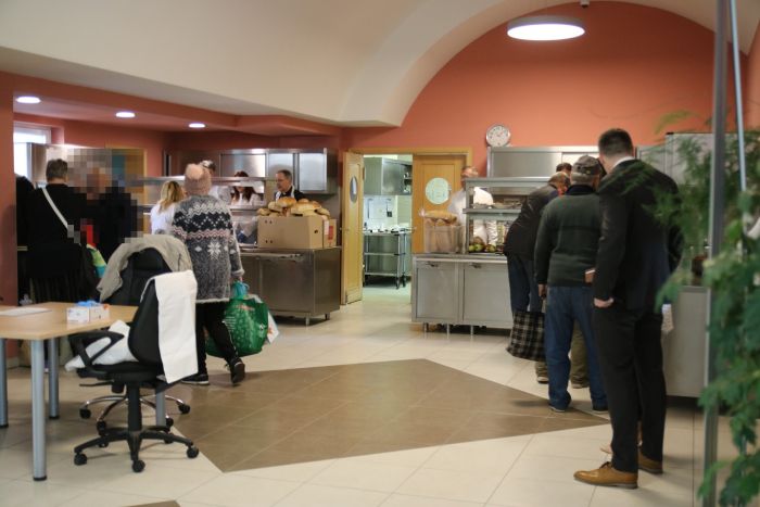 Blagdanska podjela obroka u Pučkoj kuhinji Caritasa Varaždinske biskupije