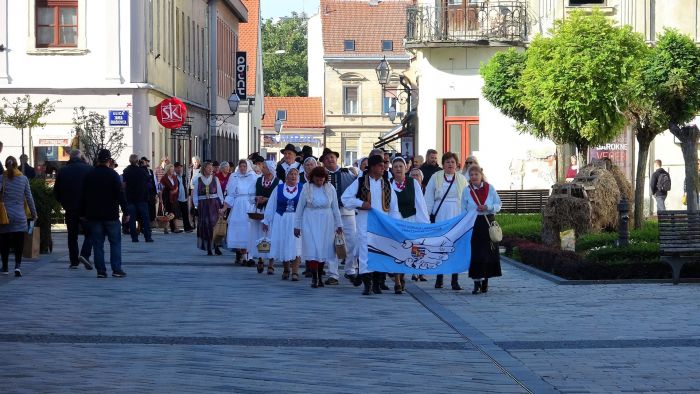 Pjesmom i plesom proslavljen Dan starijih osoba: Daj nam Bog zdravlja i malo veće mirovine!