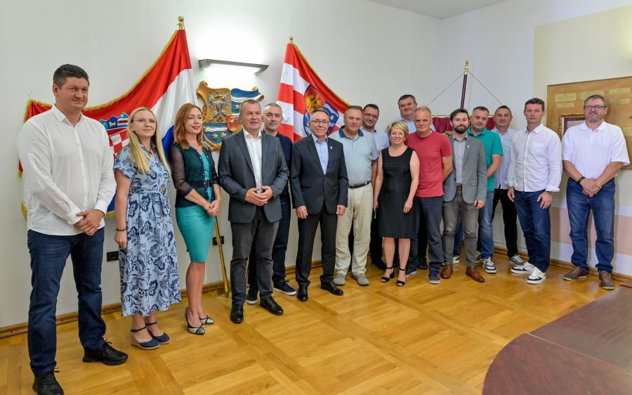 Potpisani ugovori: za 30-ak dana počinje dogradnja i rekonstrukcija Osnovne &scaron;kole Ivanec