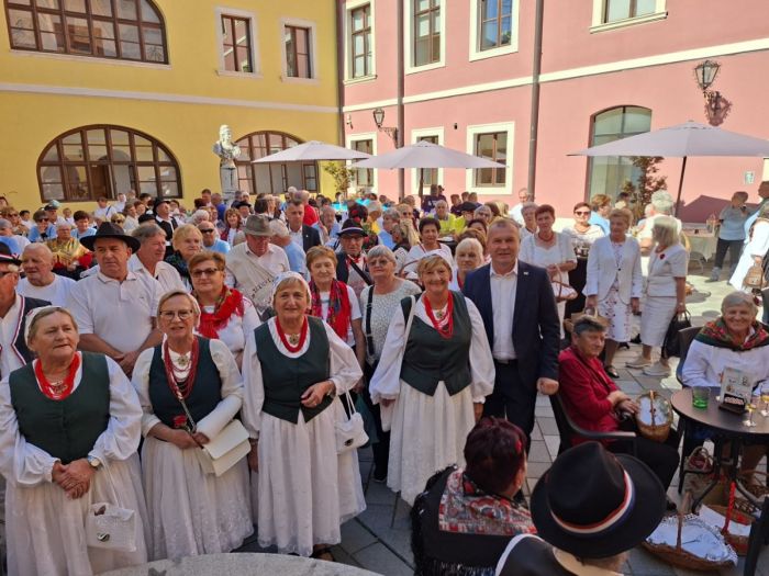 Vi&scaron;e od 500 umirovljenika pjesmom i osmijehom proslavilo svoj dan u Varaždinu