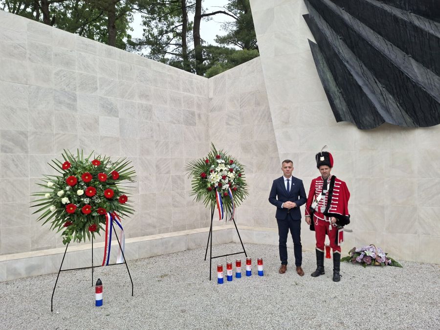 Odavanjem počasti na Gradskom groblju u Varaždinu, obilježen  Dan pobjede nad fa&scaron;izmom, Dan Europe i 81. obljetnice oslobođenja Varaždina od fa&scaron;ista