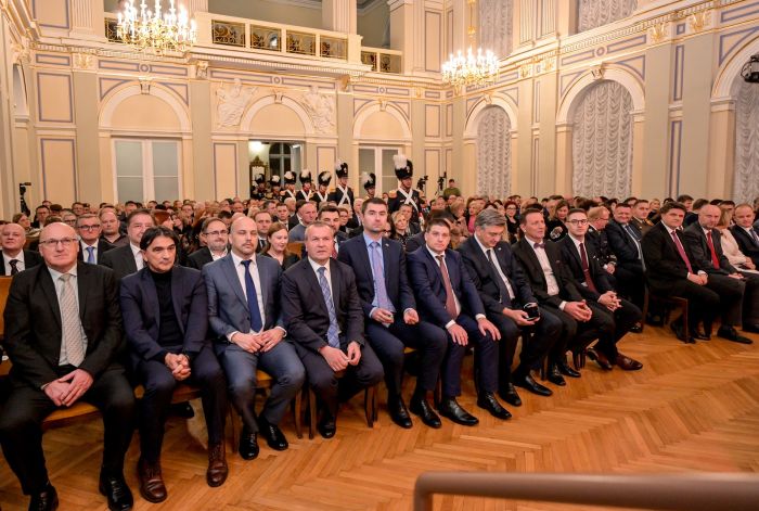 Svečanom sjednicom kojoj je nazočio i premijer Plenković proslavljen Dan grada Varaždina; župan Stričak poručio: &bdquo;Na području grada Varaždina ulažemo vi&scaron;e od milijardu kuna te ga razvijamo kao sredi&scaron;te sjevera&ldquo;