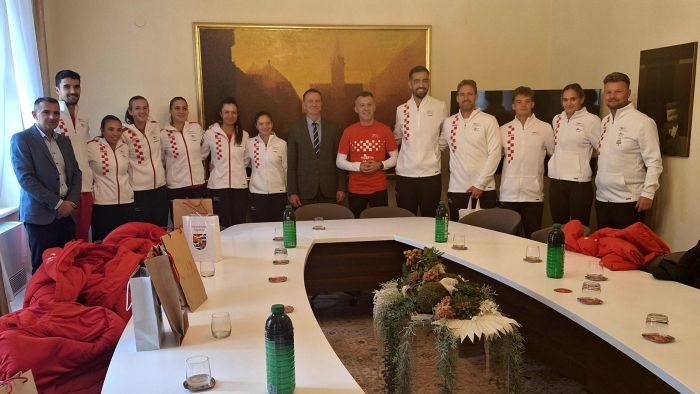 Priređeni prijem za članove Hrvatske ženske teniske reprezentacije – tenisačice odigrale nekoliko poena s predstavnicima Varaždinske županije i Grada Varaždina