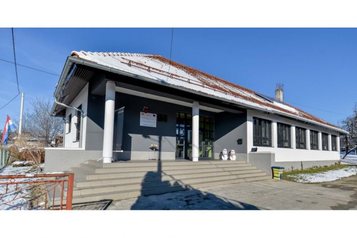 Zavr&scaron;ila energetska obnova Područnog odjela Gačice: &scaron;kola ima novu fasadu i stolariju, kao i četiri solarna kolektora