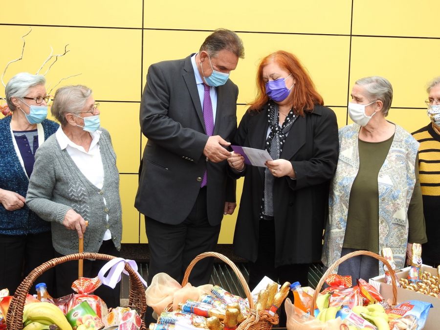 Župan Čačić korisnicima Doma za starije i nemoćne poželio Sretan Uskrs uz prigodne pakete