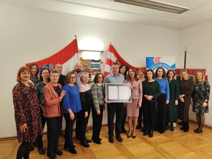 Zavodu za javno zdravstvo Varaždinske županije uručeni Certifikat ISO 9001 &ndash; jo&scaron; jedna potvrda uspje&scaron;nog i kvalitetnog  rada